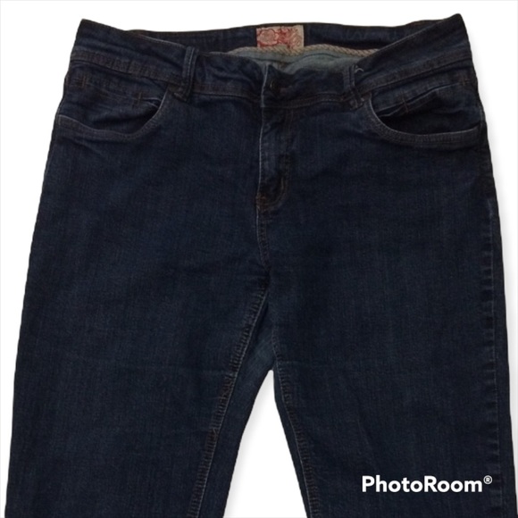 Cropped Blue Jeans - Picture 1 of 6